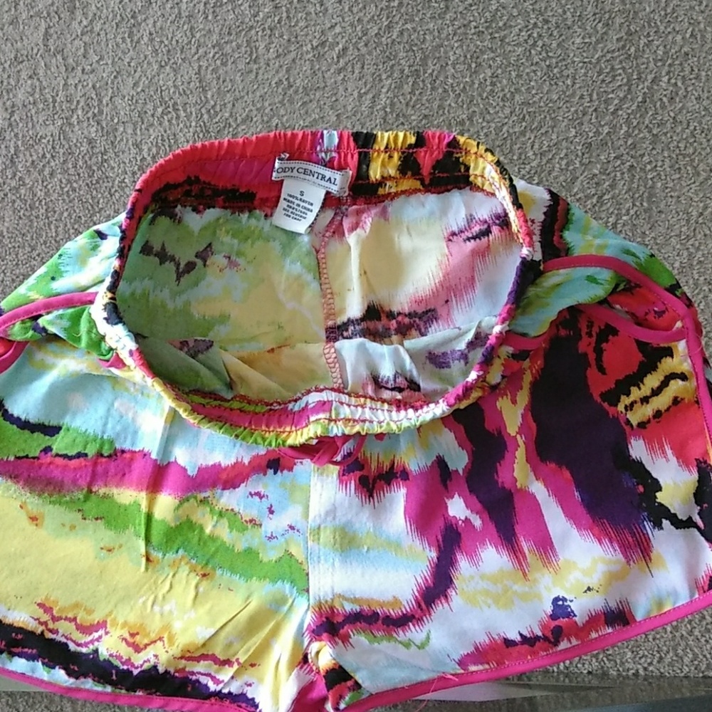 Shorts - Picture 3 of 3